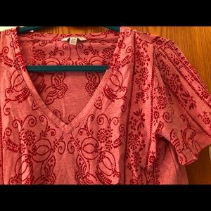 Lucky T-short for people who love pink and red combo. Very sweet thin v-neck.